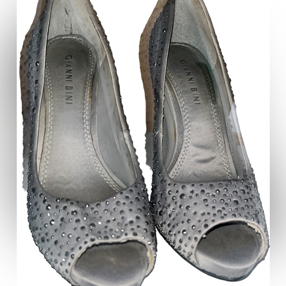 Bin 3C Gianni Bini Silver bedazzled open toe pumps size 7 - Picture 2 of 8